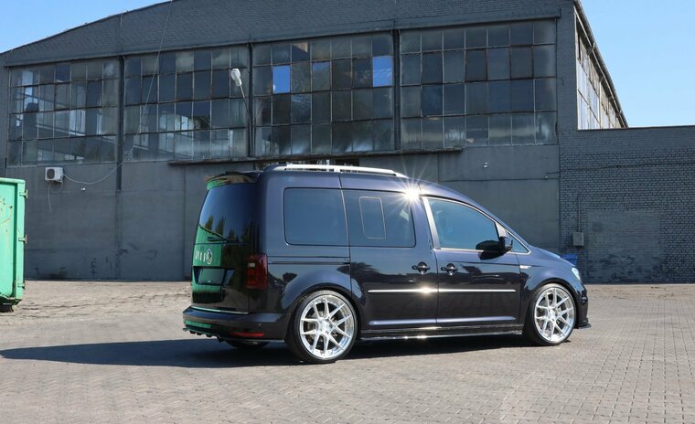 Sideskirt aanzets glanzend zwart passend voor VW Caddy 4 Maxton Design