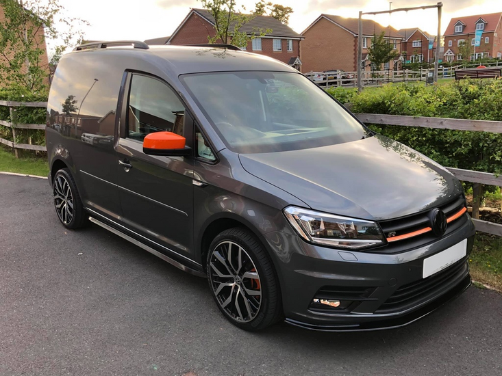 Front spoiler glanzend zwart passend voor VW Caddy 4 model 2015 - 2021