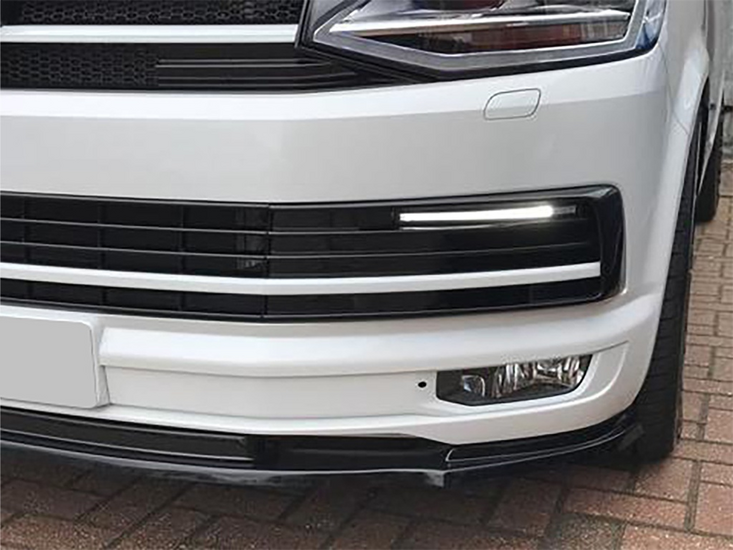 Front spoiler glanzend zwart passend voor VW Transporter T6 model 2015 - 2019 versie 2