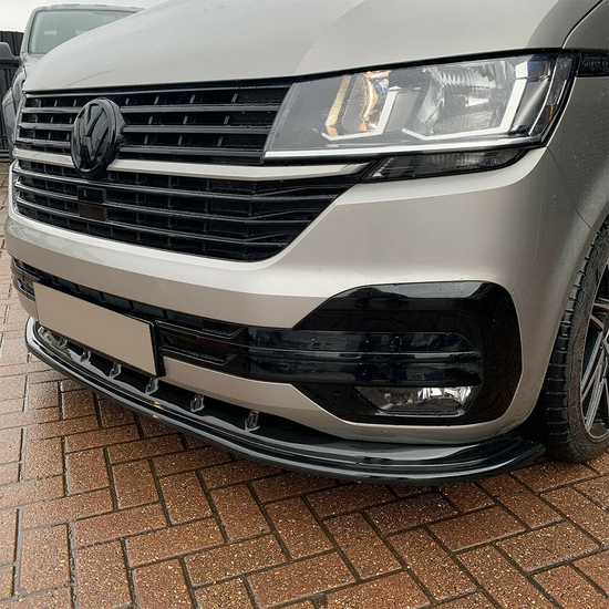 Front spoiler glanzend zwart passend voor VW Transporter T6.1 model 2019 - 2023 versie 4