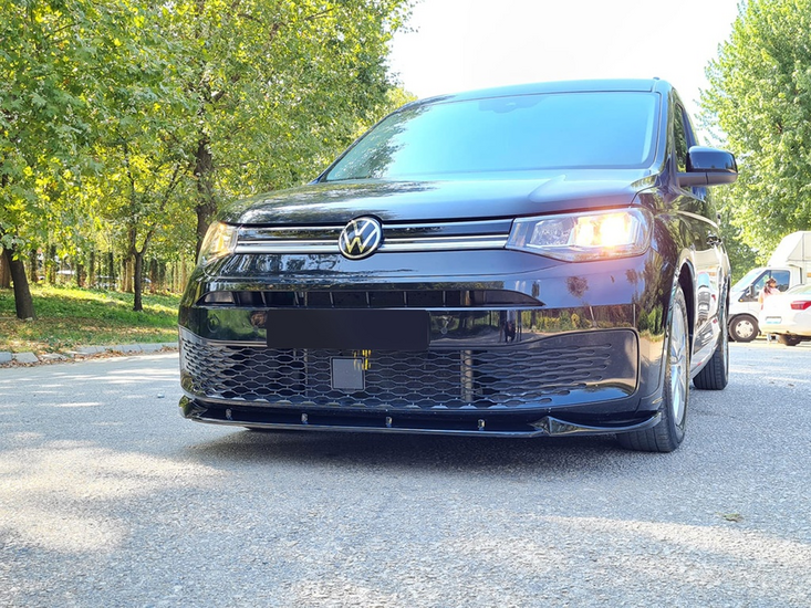 Front spoiler glanzend zwart passend voor VW Caddy 5 model 2020 - heden