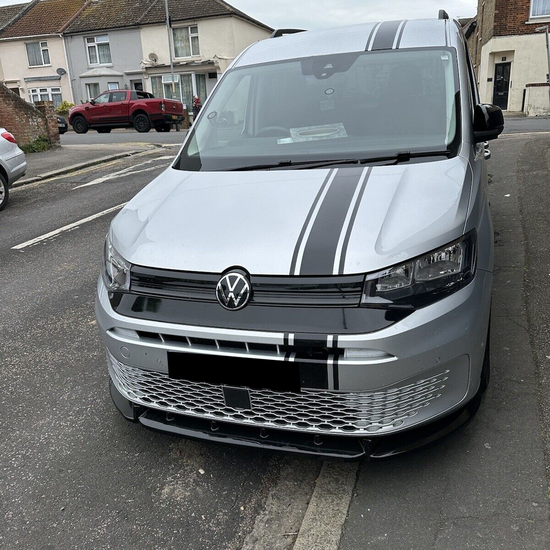Front spoiler glanzend zwart passend voor VW Caddy 5 model 2020 - heden