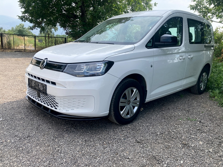 Front spoiler glanzend zwart passend voor VW Caddy 5 model 2020 - heden versie 2