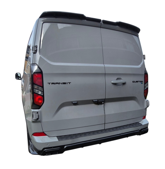 Glanzend zwarte diffuser passend voor Ford Tourneo en Ford Transit Custom model vanaf 2023