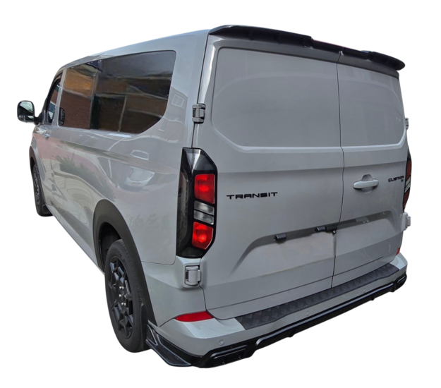 Glanzend zwarte diffuser passend voor Ford Tourneo en Ford Transit Custom model vanaf 2023
