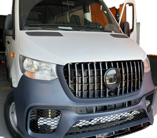 Sport look voorbumper passend voor Mercedes Sprinter W907 met glanzend zwarte grille