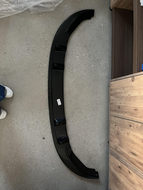 Front spoiler glanzend zwart passend voor VW Transporter T6.1 model 2019 - 2024 versie 2