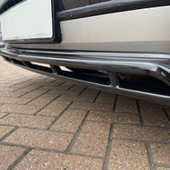 Front spoiler glanzend zwart passend voor VW Transporter T6.1 model 2019 - 2023 versie 3