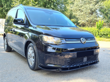 Front spoiler glanzend zwart passend voor VW Caddy 5 model 2020 - heden