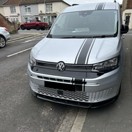 Front spoiler glanzend zwart passend voor VW Caddy 5 model 2020 - heden