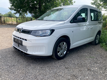 Front spoiler glanzend zwart passend voor VW Caddy 5 model 2020 - heden versie 2
