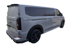 Glanzend zwarte diffuser passend voor Ford Tourneo en Ford Transit Custom model vanaf 2023