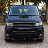 Glanzend zwarte frontlip passend voor VW Transporter T5.1 model 2009 - 2014